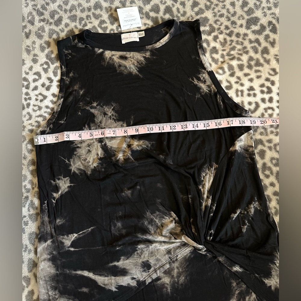 Petit Gâteau Twist Knot Front Tank Top in Black Tie Dye Size Large - Picture 9 of 11
